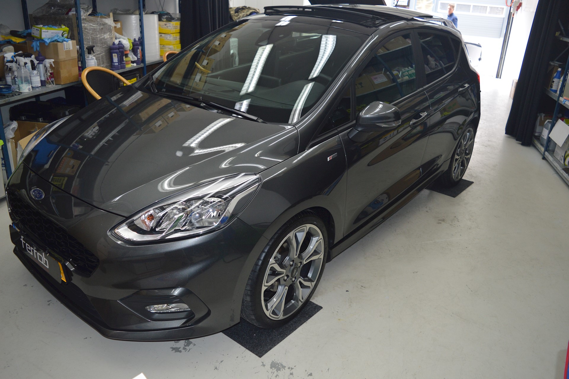 Ford Fiesta En Buick Riviera 007