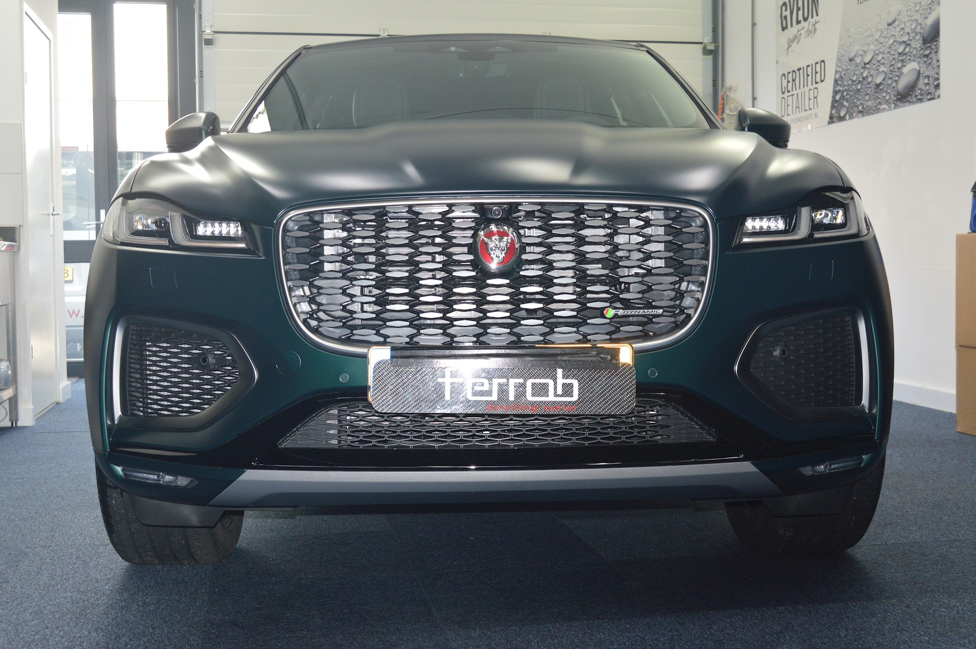 Jaguar F Pace 400 001