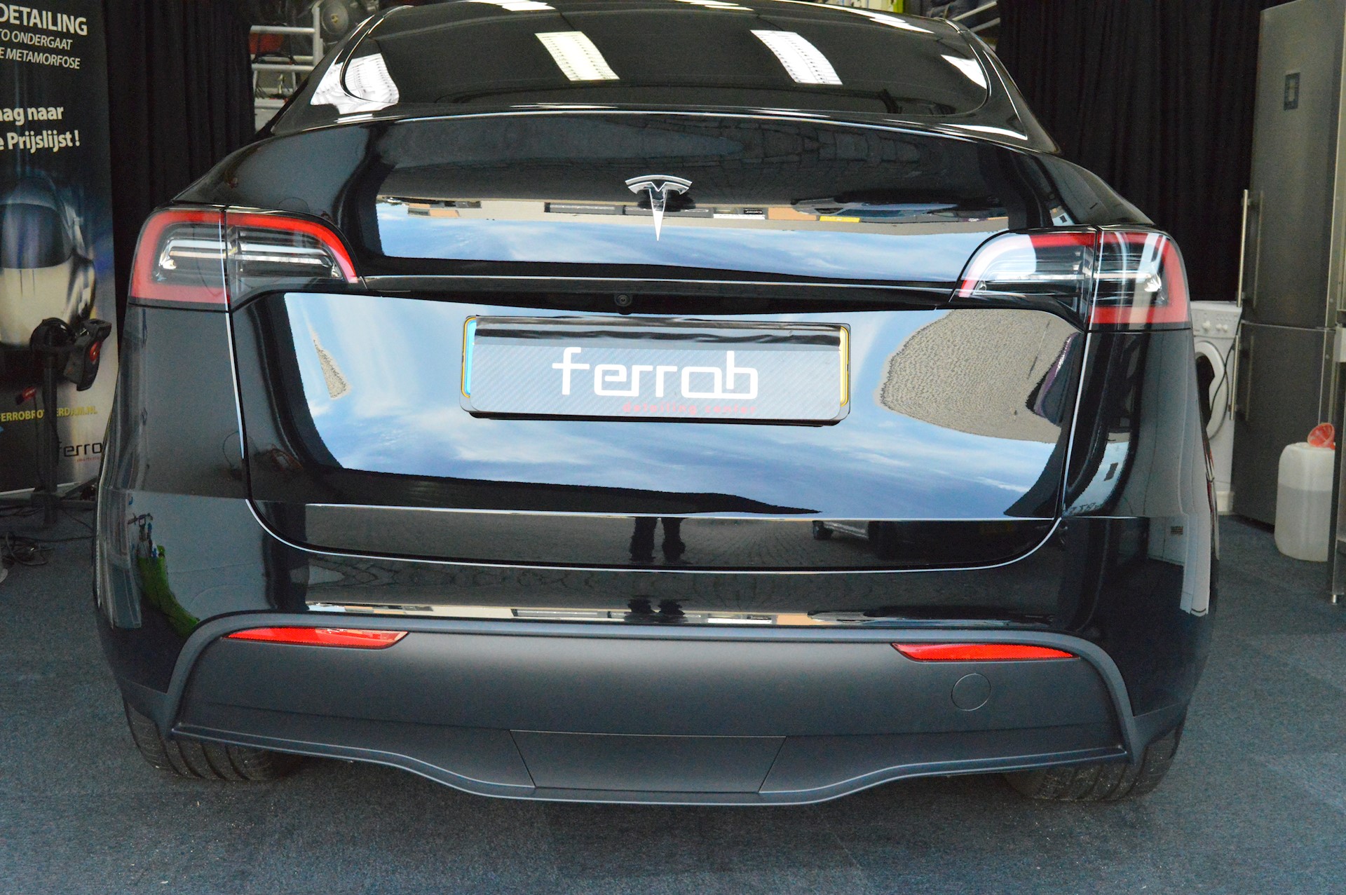 Tesla Model Y En BMW F32 004