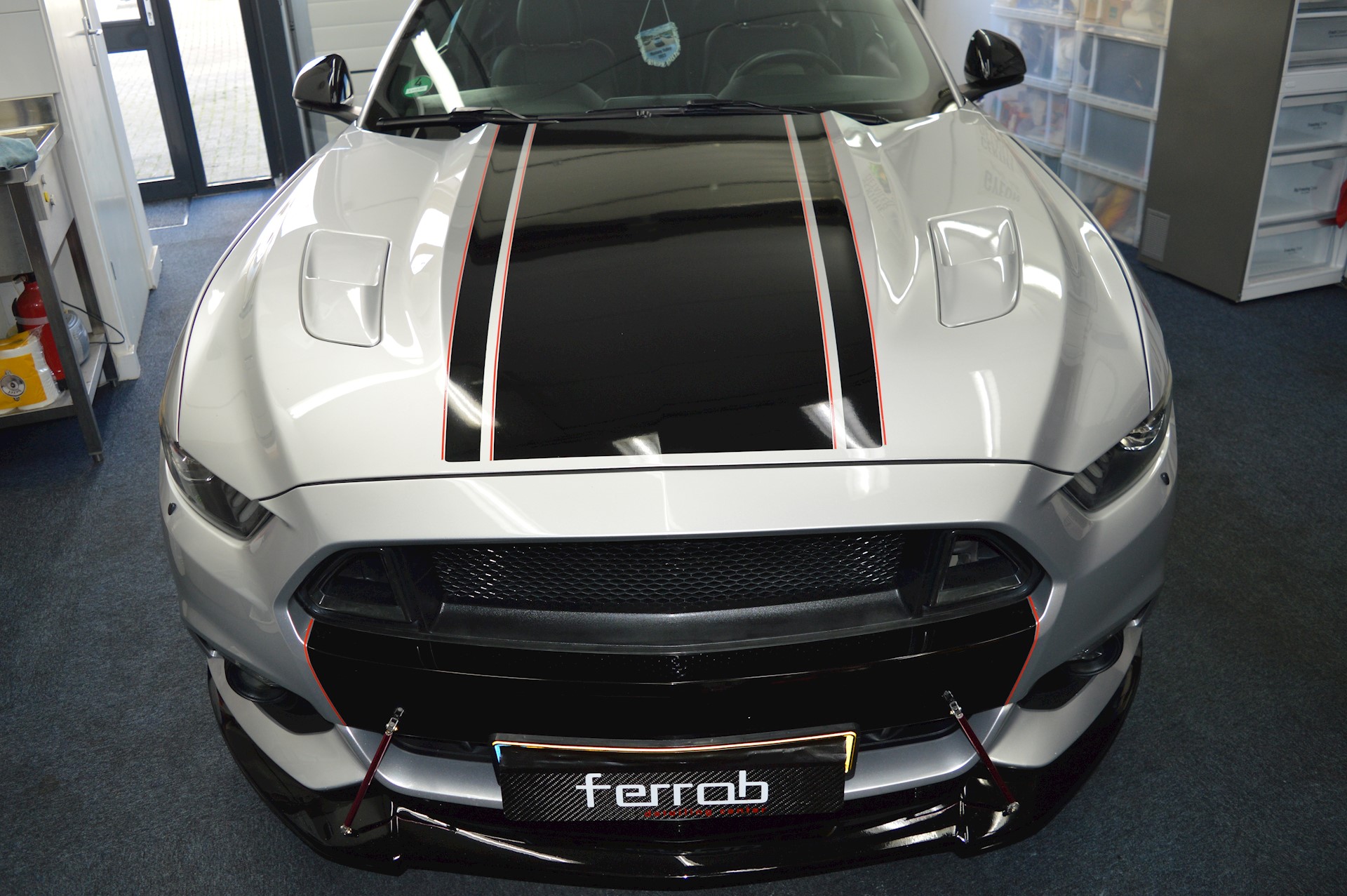 Ford Mustang En BMW 5 002