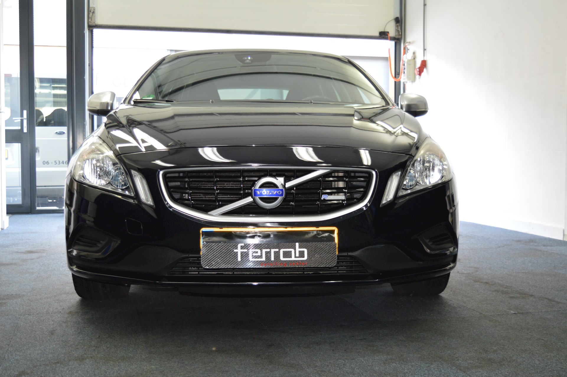 Volvo V60 1.6 T3 R Design 001